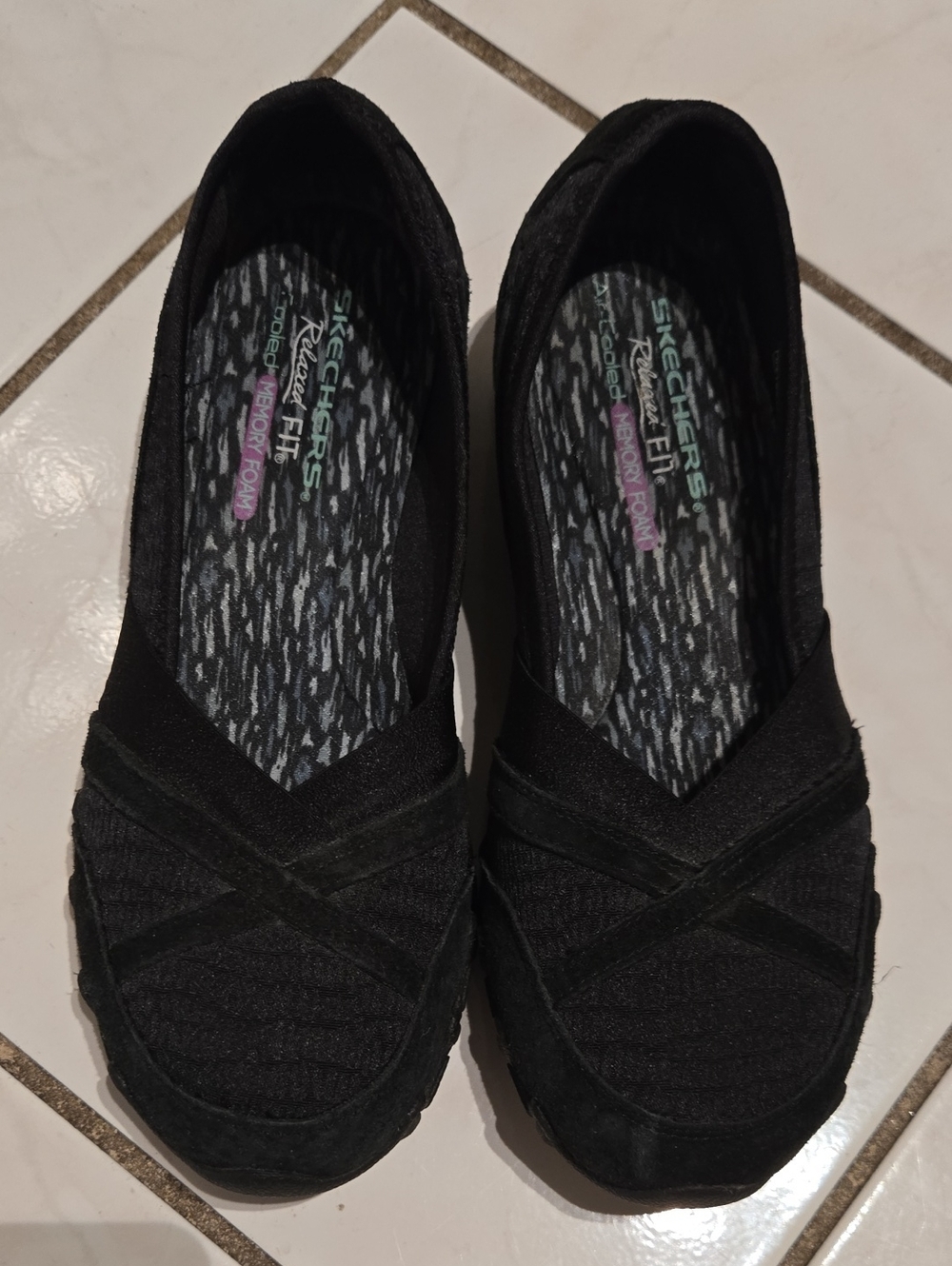 Skechers Women's Black Slip-On Relaxed Fit Memory Foam Flats Size 7.5